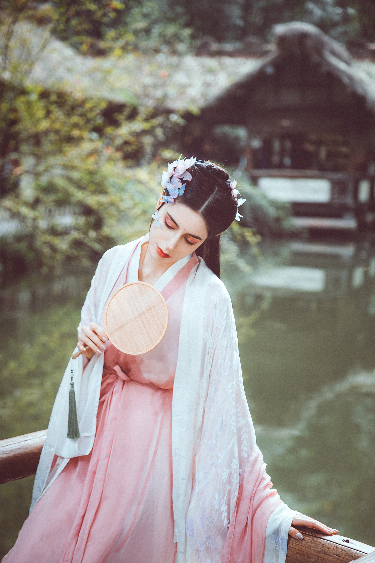 佳人妩媚天际来 春色满园关不住指什么生肖的全面释义、解释与落实、构建解答解释落实